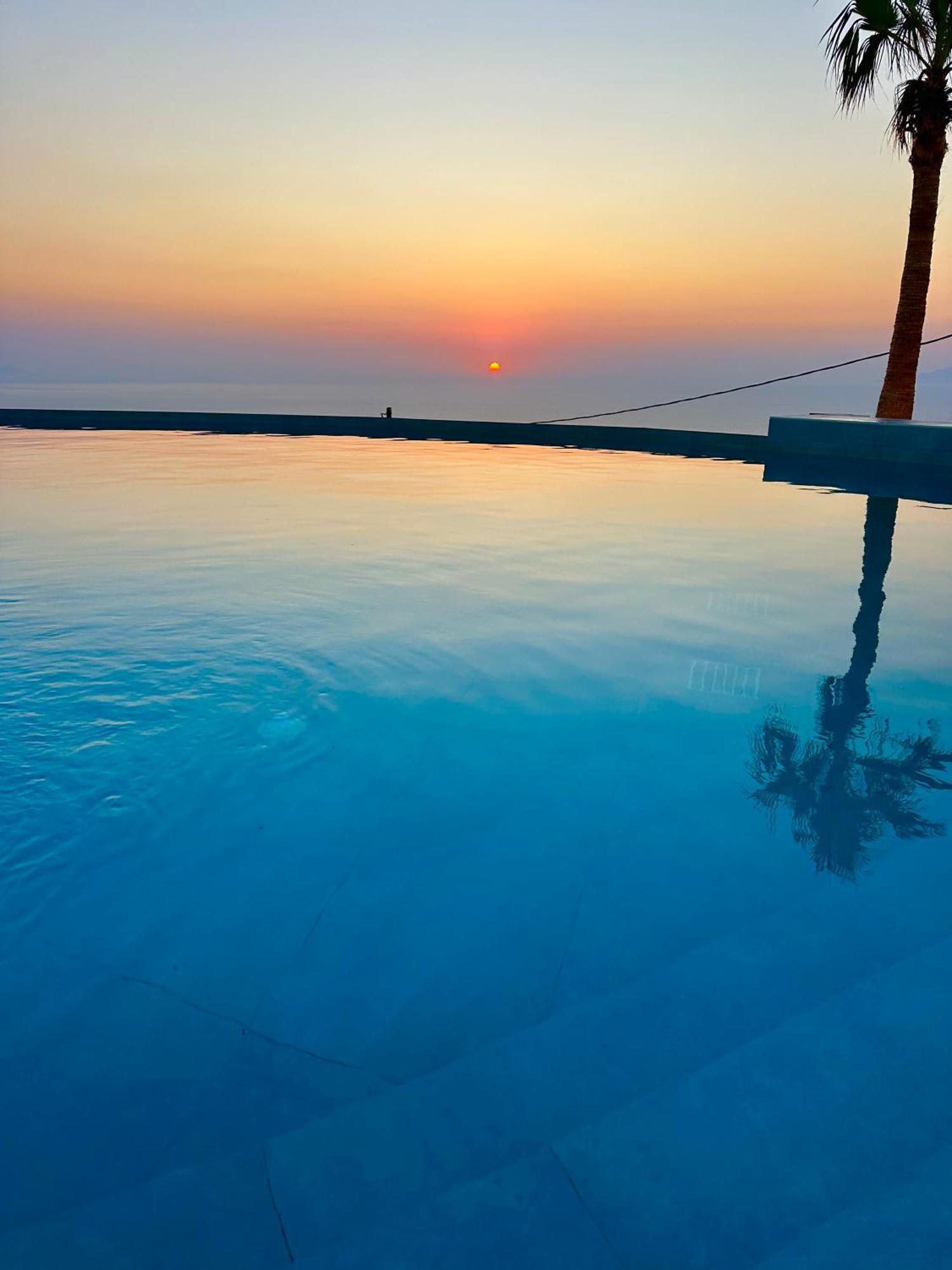 Leon Luxury Suites Imerovigli  Exterior photo